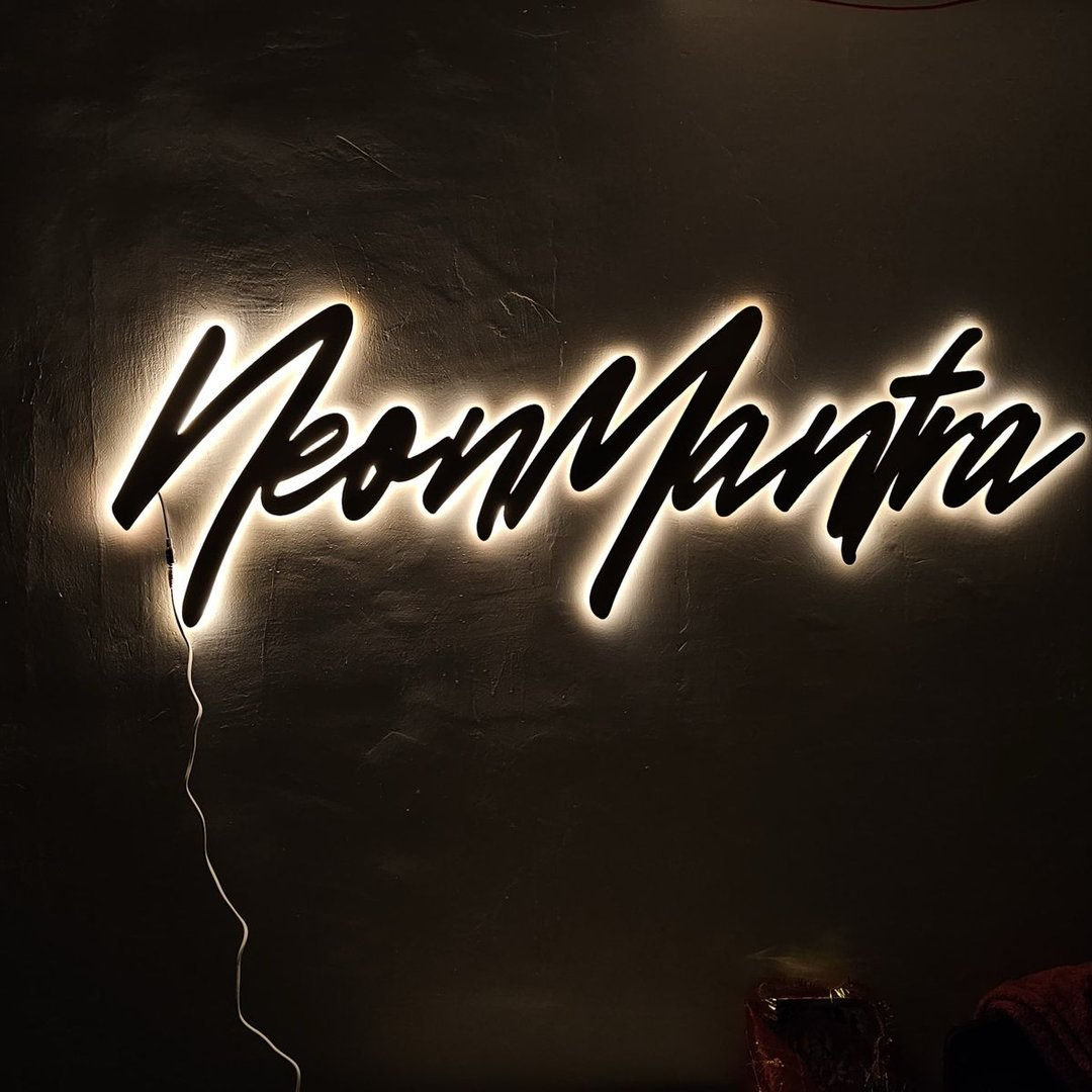 https://www.neonmantra.in/